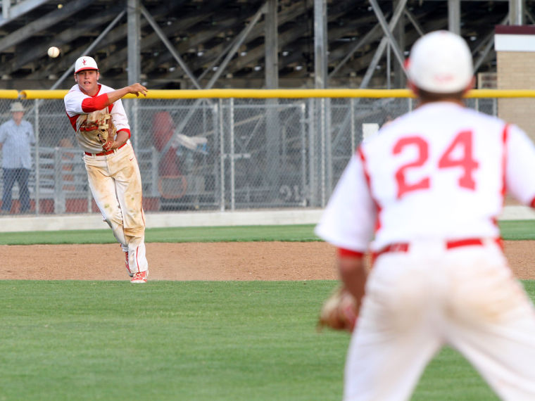 Salado sweeps double-header to advance in playoffs